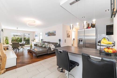 Wohnzimmer mit offener Küche - 