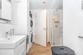 Bad mit Platz für die Waschmaschine und Trockner - 