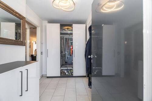 Diele mit Garderobe - 