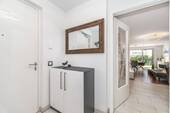 Diele mit Blick in den Wohnbereich - 