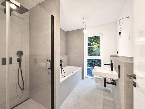 TAGESLICHTBAD MIT WANNE - 