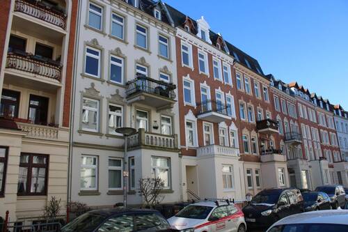Straßenansicht - Wunderschöne sanierte Altbauwohnung mit Balkon in St.Lorenz Nord !