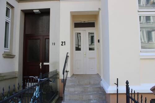 Hauseingang - Etagenwohnung mit 68,00 m² in Lübeck zum Kaufen