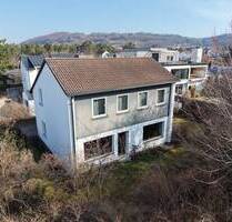 Familienfreundliches Zuhause in stadtnaher Lage. Sanierungsbedürftiges Einfamilienhaus in Neumarkt. - Neumarkt in der Oberpfalz