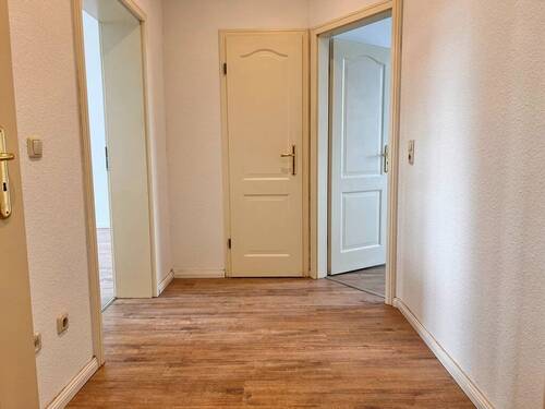 Flur (2) - 3 Zimmer Etagenwohnung zur Miete in Reichenbach