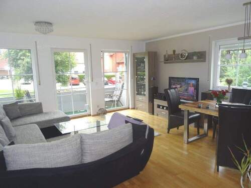 heller, offener Wohn-/Essbereich - 3 Zimmer Etagenwohnung in Frontenhausen
