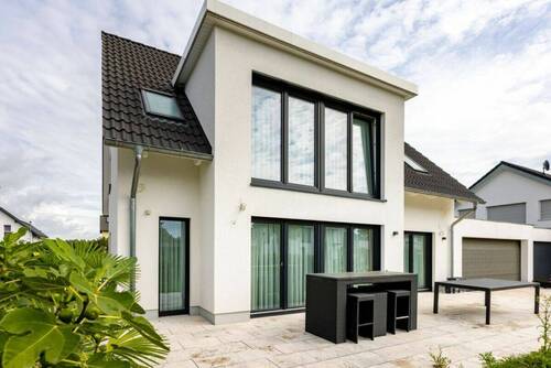 Terassenansicht - Provisionsfrei: Ein Zuhause, das begeistert - Neubau mit Einliegerwohnung in idyllischer Lage