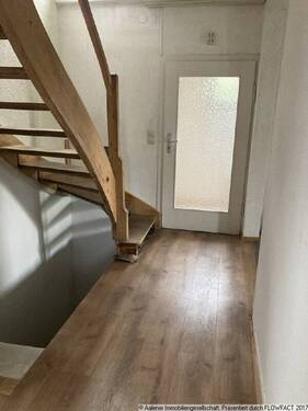 Flur EG - 4 Zimmer Mehrfamilienhaus, Wohnhaus zum Kaufen in Aalen