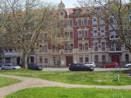 01 Hausansicht.JPG - W3206 - Geräumige 3RW im Altbau am Popp. Platz