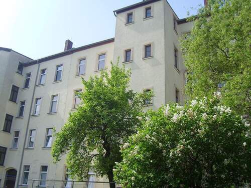 02 Hausansicht.JPG - 3 Zimmer Etagenwohnung zur Miete in Riesa