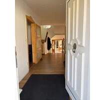 Zweifamilienhaus mit großzügigem Grundstück und moderner Technik - Urleben