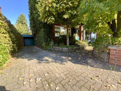 Garageneinfahrt mit zusätzlichem Stellplatz - Einfamilienhaus mit 160,00 m&sup2; in Werne zum Kaufen