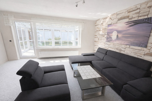 Wohnzimmer - 5 Zimmer Doppelhaushälfte zum Kaufen in Goseck