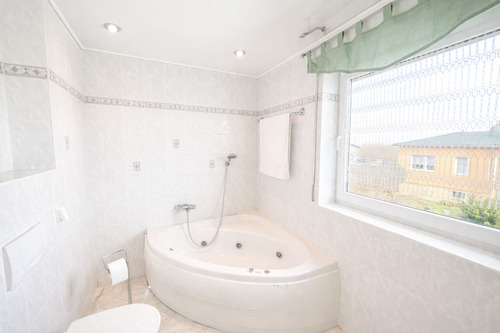 Badezimmer - Doppelhaushälfte mit 119,00 m&sup2; in Goseck zum Kaufen