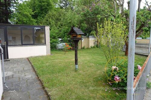 Garten mit Gartenlaube - 
