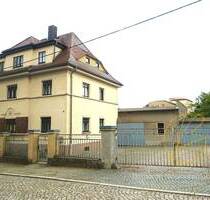 Attraktives Zweifamilienhaus mit großem Innenhof und Nebengebäuden - Großröhrsdorf