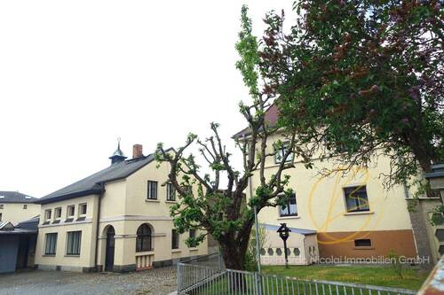 Nebengebäude und Haupthaus - 