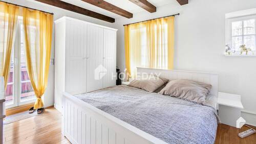 1. OG Schlafzimmer 1 - 