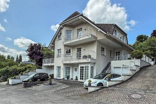 Hausansicht - Ein Zuhause, das verbindet: Für große und kleine Träume - Durchdachtes EFH mit Einliegerwohnung