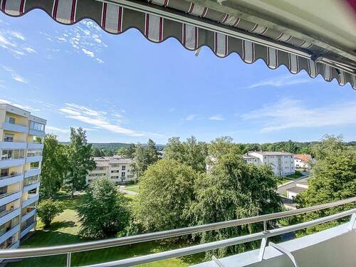 Blick vom Balkon - Lichtdurchflutete gepflegte 3-Zi Wohnung mit Südbalkon