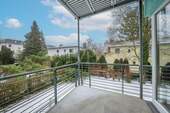 Balkon und Blick in den Garten - 