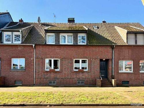 Straßenansicht - Wickrath: Gepflegtes Reihenmittelhaus in gefragter Lage