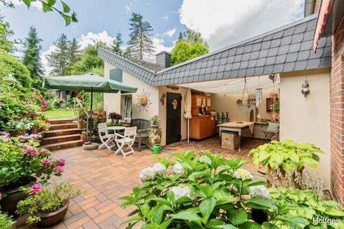 Terrasse u. Nebengebäude - 4 Zimmer Reihenmittelhaus zum Kaufen in Mönchengladbach