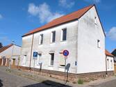 Südwestseite - Außenwanddämmung, 8 Zimmer, 2 Bäder + ruhige Lage in Piesteritz