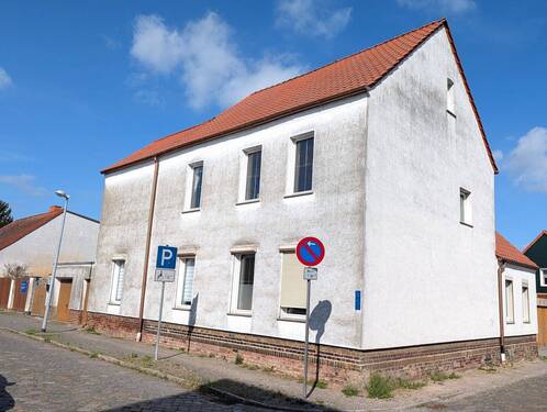 Südwestseite - Außenwanddämmung, 8 Zimmer, 2 Bäder + ruhige Lage in Piesteritz