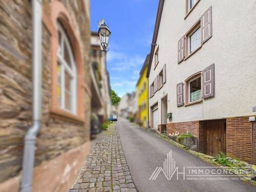 Vorderansicht rechts - 4 Zimmer Reihenmittelhaus in Ürzig