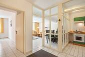 Blick vom Flur in den Wohn-/ Essbereich - Etagenwohnung mit 66,70 m&sup2; in Boltenhagen zum Kaufen