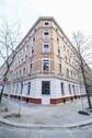 Hausfront - Viel Platz im Dachgeschoss! + Parkett + Lift + Wanne & Dusche + 13 m² Dachloggia + große Küche