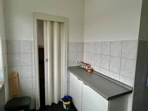 Küche mit Abstellkammer - 