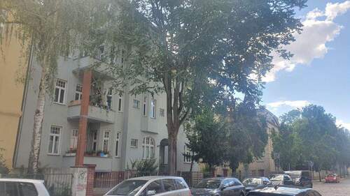 Hausansicht - 2 Zimmer Etagenwohnung zum Kaufen in Halle/Saale