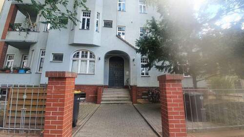 Hauseingang - Etagenwohnung mit 57,40 m&sup2; in Halle/Saale zum Kaufen