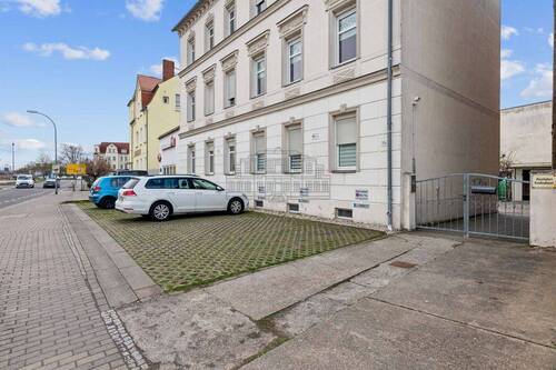 Stellplätze - Mehrfamilienhaus, Wohnhaus in Delitzsch zum Kaufen