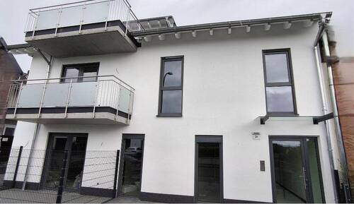 Gebäude Frontseite - Erstbezug, Neu! Mehrgenerationen, 6 Parteien Mehrfamilienhaus,Sonderabschreibung,mit KfW55Darlehen!