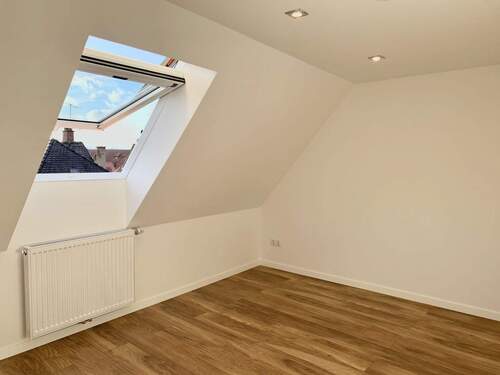 mit Dachflächenfenstern, - 