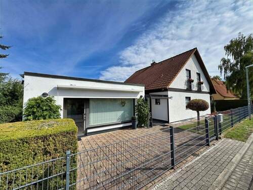 Hausfront - Familienglück - 459.000,00 EUR Kaufpreis, ca.  182,00 m² Wohnfläche