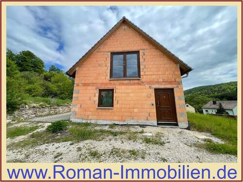 Hausansicht - Kleines freistehendes Einfamilienhaus mit großem Baugrundstück!