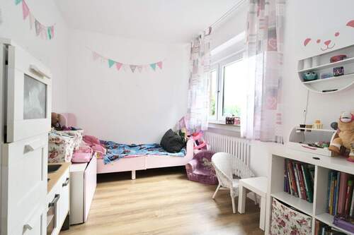 2. Schlaf-/ Kinderzimmer - 