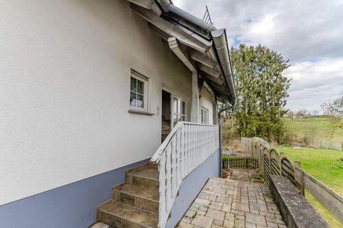 Eingangsbereich - 8 Zimmer Mehrfamilienhaus, Wohnhaus zum Kaufen in Waldsolms