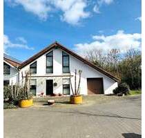 Gemeinsam wohnen, individuell leben: Doppelhaushälfte mit Potenzial, Garten und Garage - Weilerswist Ottenheim