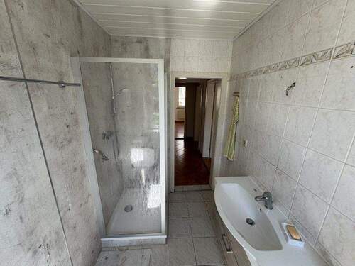 Bad - 3 Zimmer Etagenwohnung zum Kaufen in Plauen