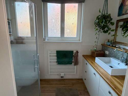 Bad mit Dusche im Erdgeschoss - 