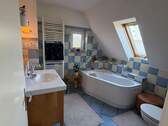Bad mit Wanne im Obergeschoss - 