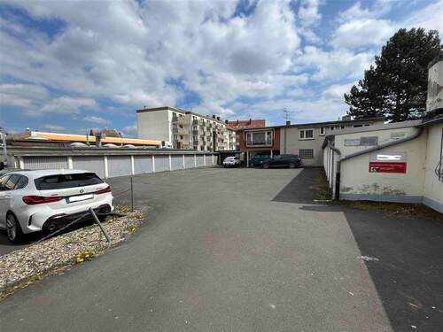 Grundstück - Bad Wilhelmshöhe! Bebautes Grundstück mit 17 Garagen, Wohnhaus und Gewerbeeinheit