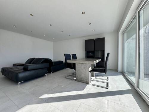 Titelbild - +++ Exklusive 2,5-Zimmer-Wohnung - Möbelübernahme möglich +++