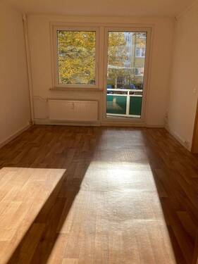 Wohnzimmer - 2 Zimmer Etagenwohnung zur Miete in Bernburg (Saale)