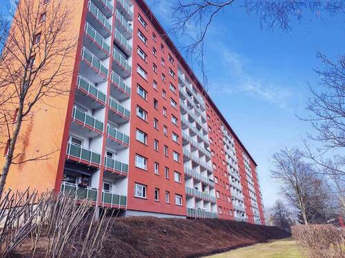 Hausansicht - Balkonwohnung, ÖPNV fußläufig erreichbar
